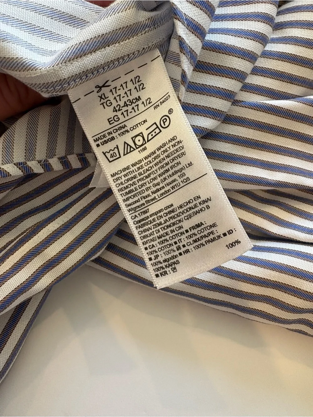 Banana Republic Men's Grant Fit Navy and White Vertical Stripe Dress Shirt XL